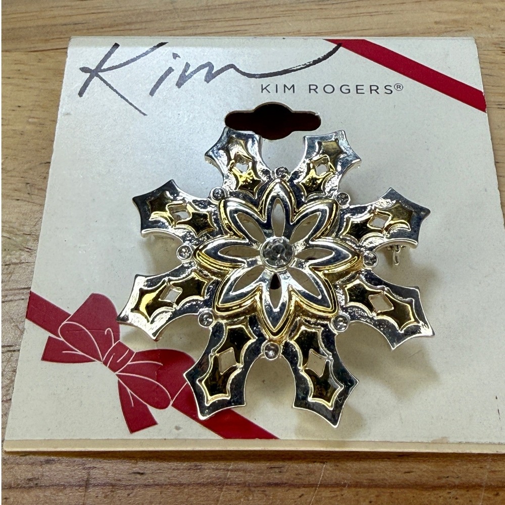 Snowflake Brooch ⚡️ $5 with Bundle Clearance Sale ⭐️2 item purchase required